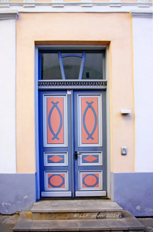 Розовая дверь, Таллин, Эстония. - Liudmila LLF