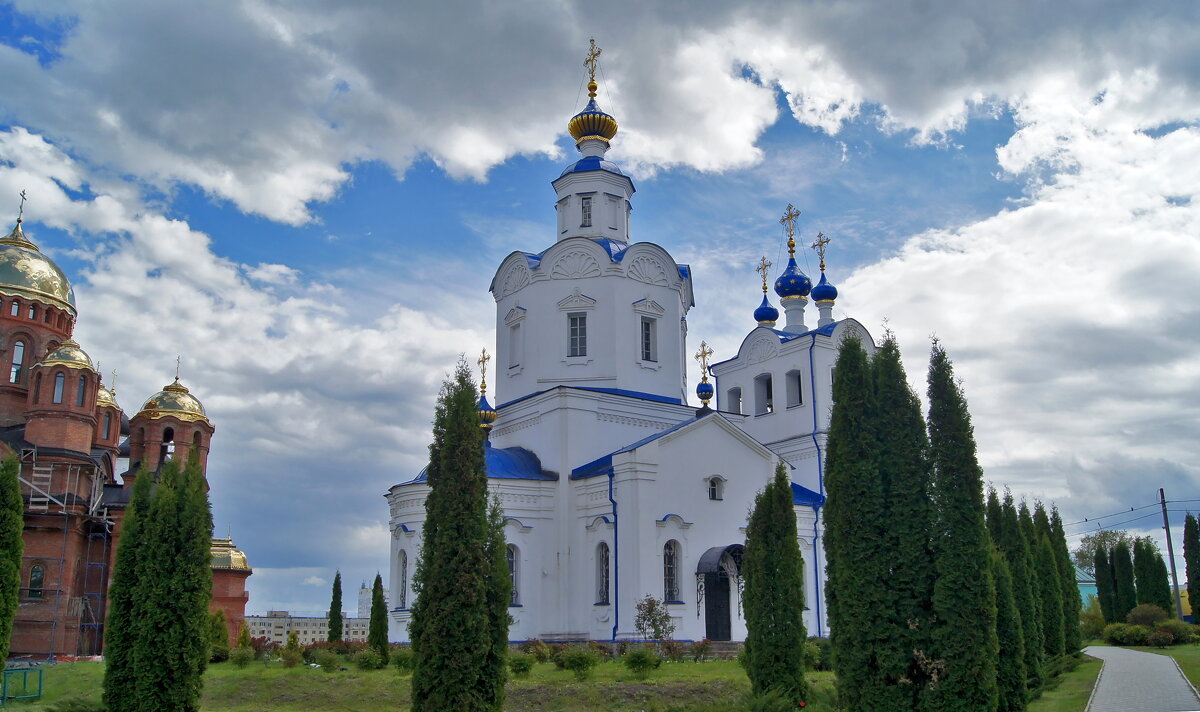 Небо над  монастырским храмом - Елена Кирьянова