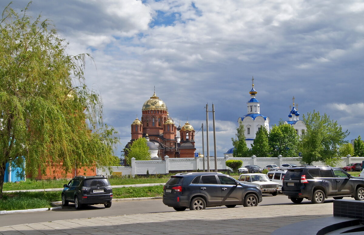 Вид на монастырь с улицы - Елена Кирьянова