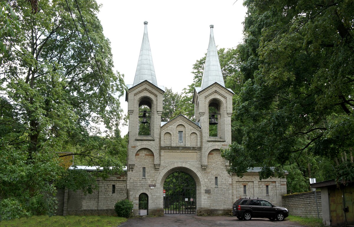 Готические ворота кладбища Сиселинна - Елена Павлова (Смолова)