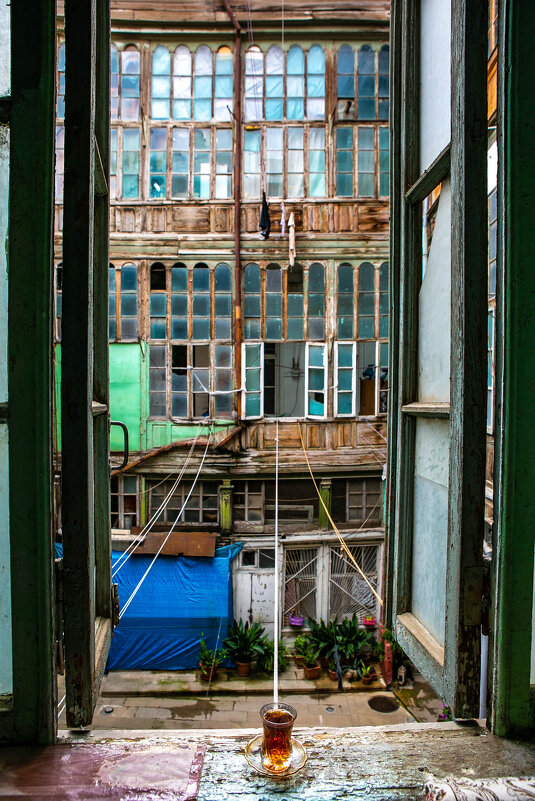 Старые окна старого города - Эмиль Иманов