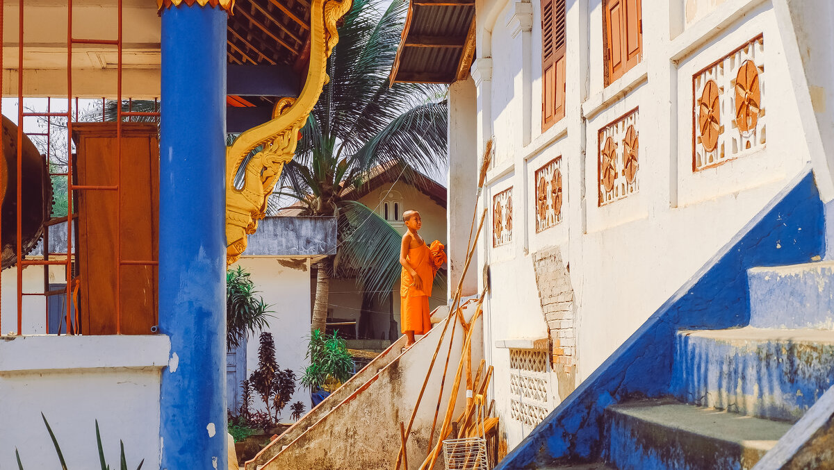 Lost in Luangprabang - Alena Kramarenko