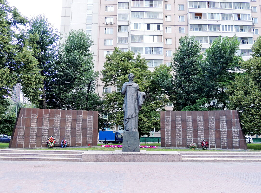 Монумент "Вечная Слава работникам 1-го ГПЗ, погибшим в Великой Отечественной войне" - Александр Качалин