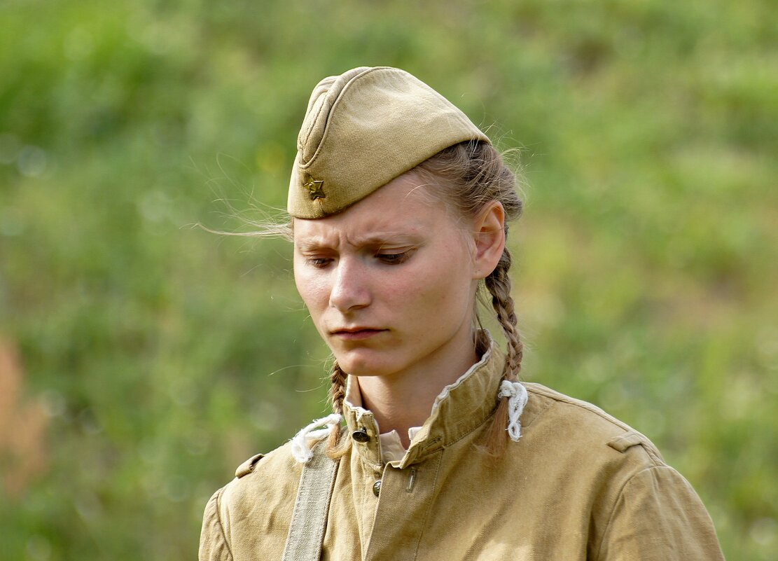 Фотография на тему Портрет девушки в военной форме времен ВОВ | PressFoto