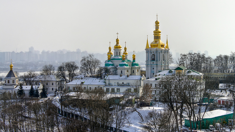 Вид на Дальние пещеры Киево-Печерской лавры зимой - Сергей Бочаров