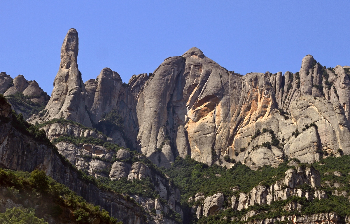 Монтсеррат – горный массив на севере Испании, в сердце провинции Каталония. - Алексей Пышненко