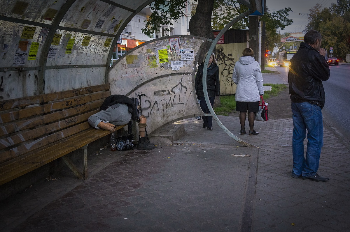 Утро на остановке. - Валерий Молоток