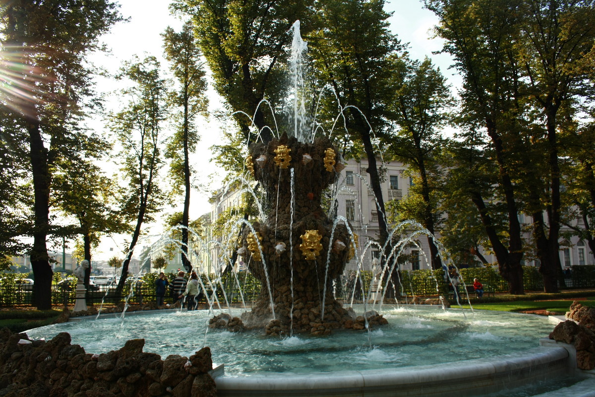 струи фонтана в Летнем Саду - Светлана 