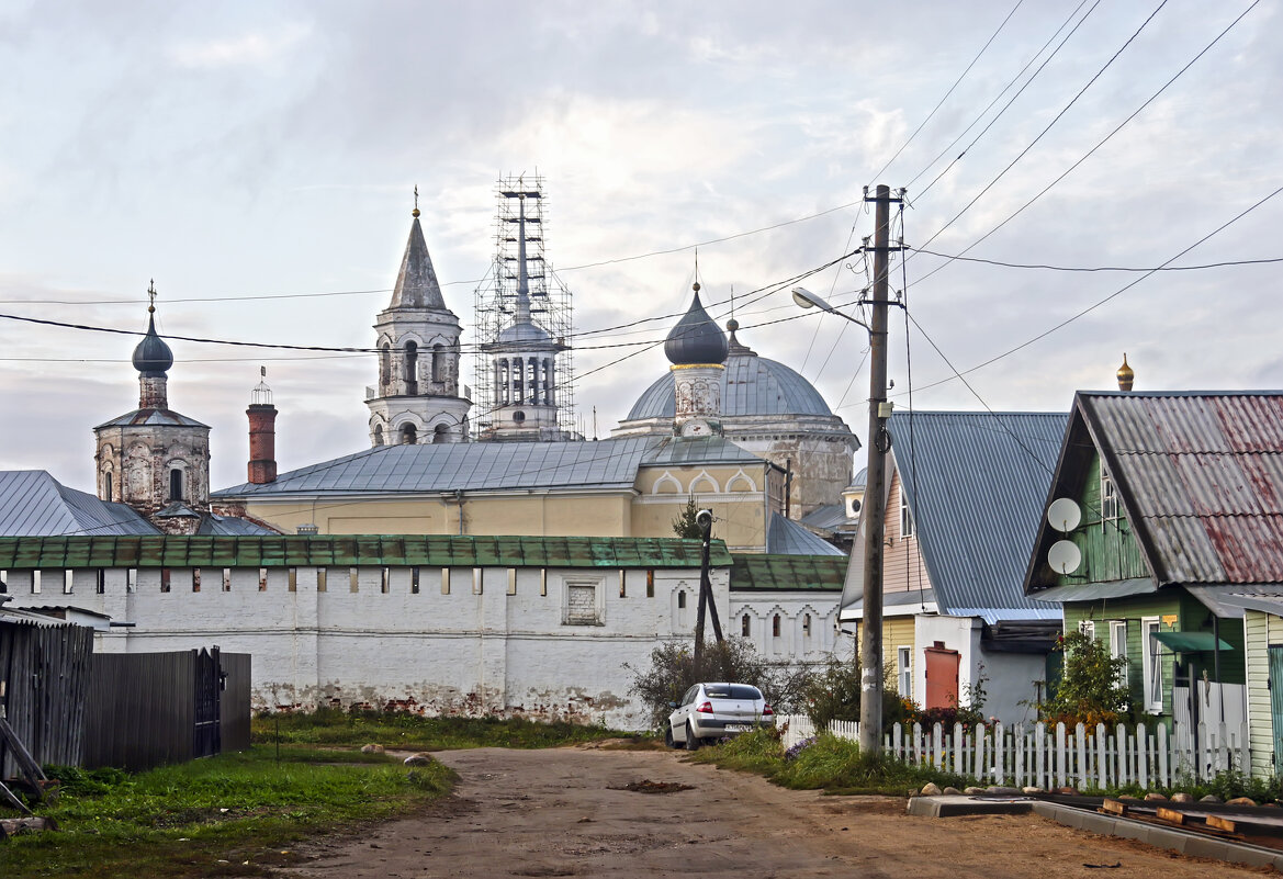 Другая сторона ...Новоторжского Борисоглебского монастыря - Тата Казакова