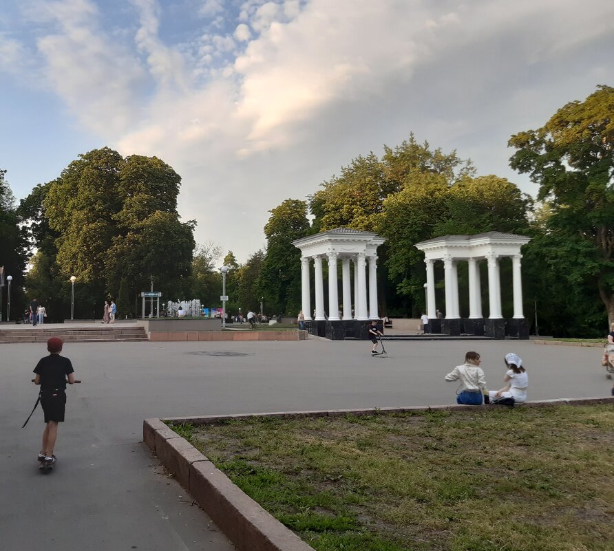 В парке - Николай Филоненко 