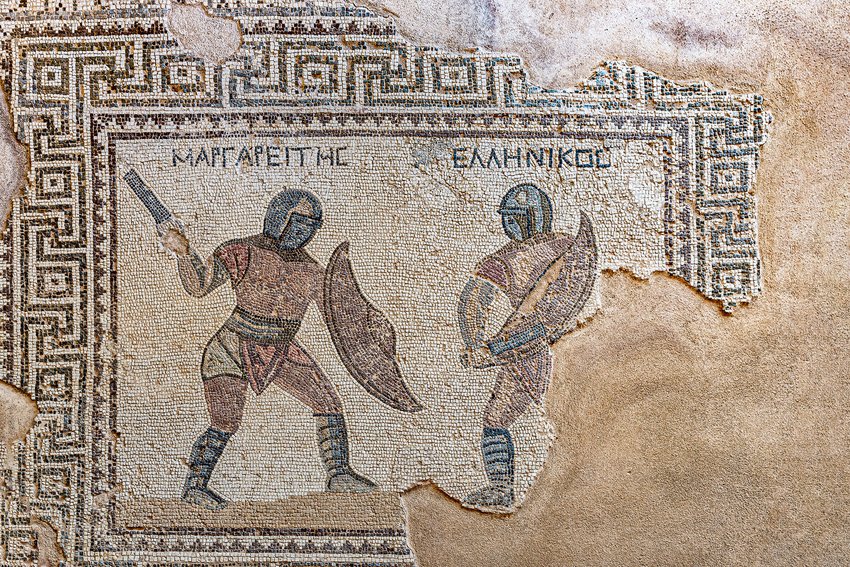 Античная греческая мозаика с изображением двух сражающихся гладиаторов. Археологический парк Куриона - Павел Сытилин