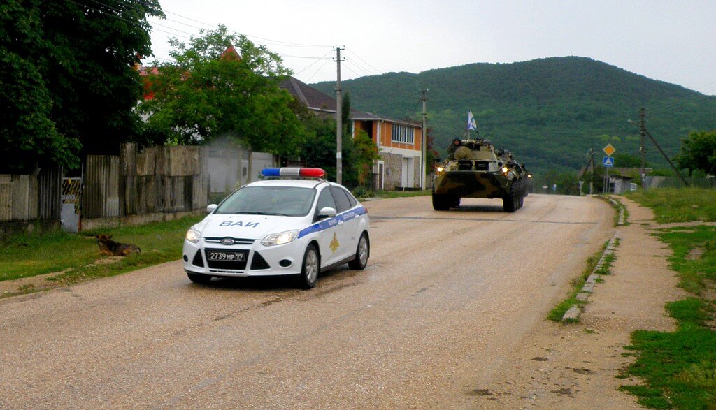 Парадная автоколонна входит в Широкое - Александр Рыжов