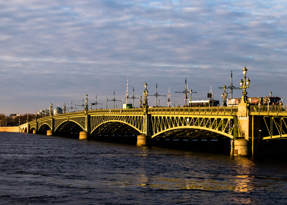 "Мосты повисли над водами ..." - Игорь Викторов