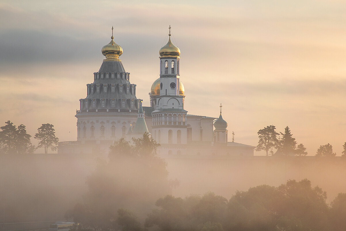 Россия храмы туманное утро