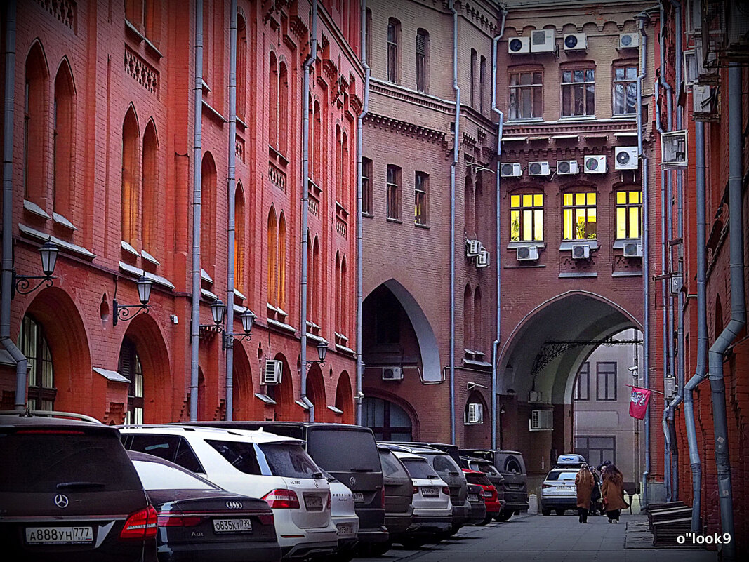 улочки московские оттенки красного - Олег Лукьянов