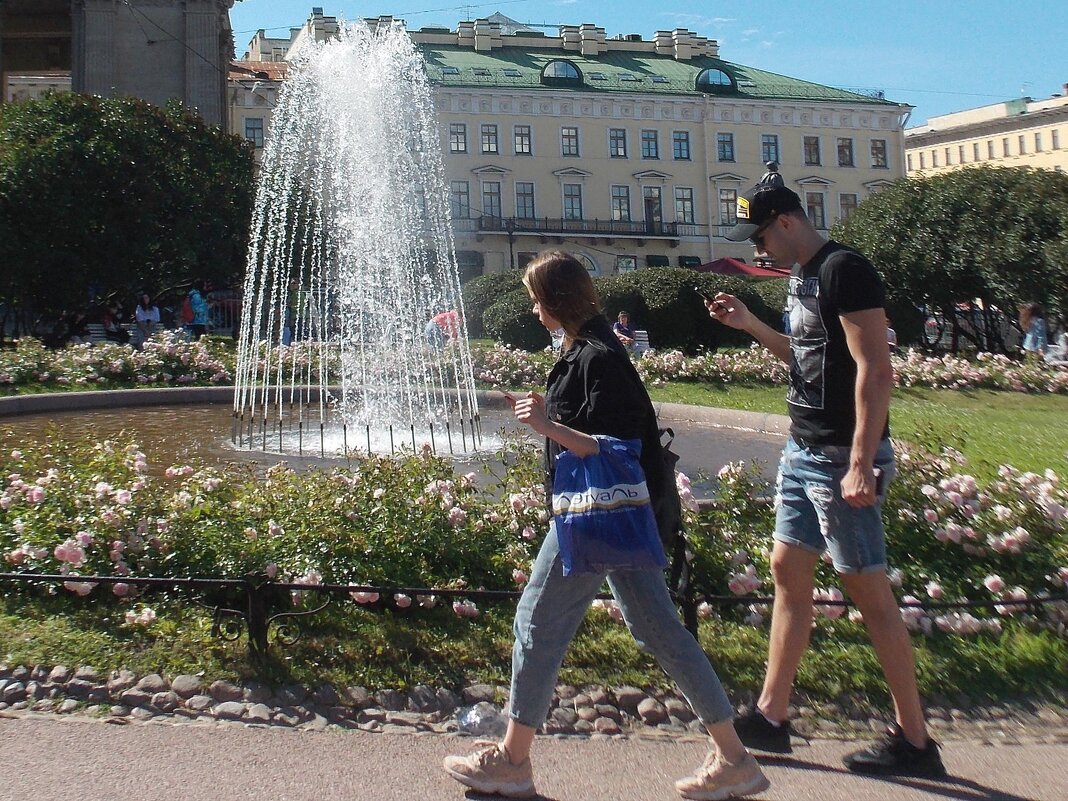 Все заняты своими  гаджетами... - Фотогруппа Весна