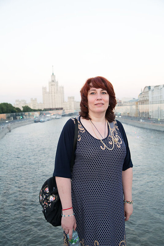 Я на фоне здания на Котельнической - Ольга Бекетова