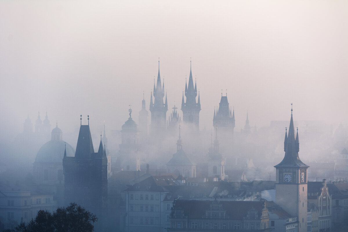 Прага в тумане - Денис Полтораднев