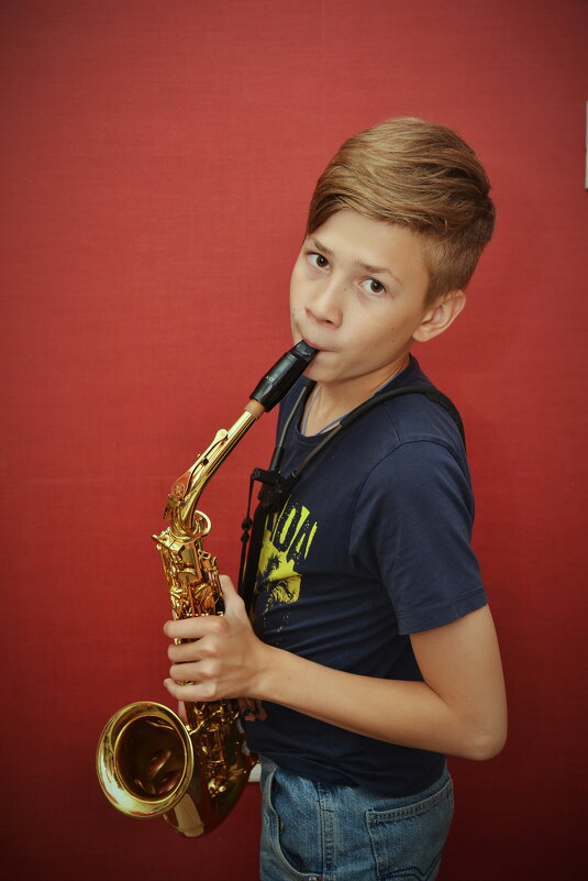 Юный саксофонист. - Сергей 
