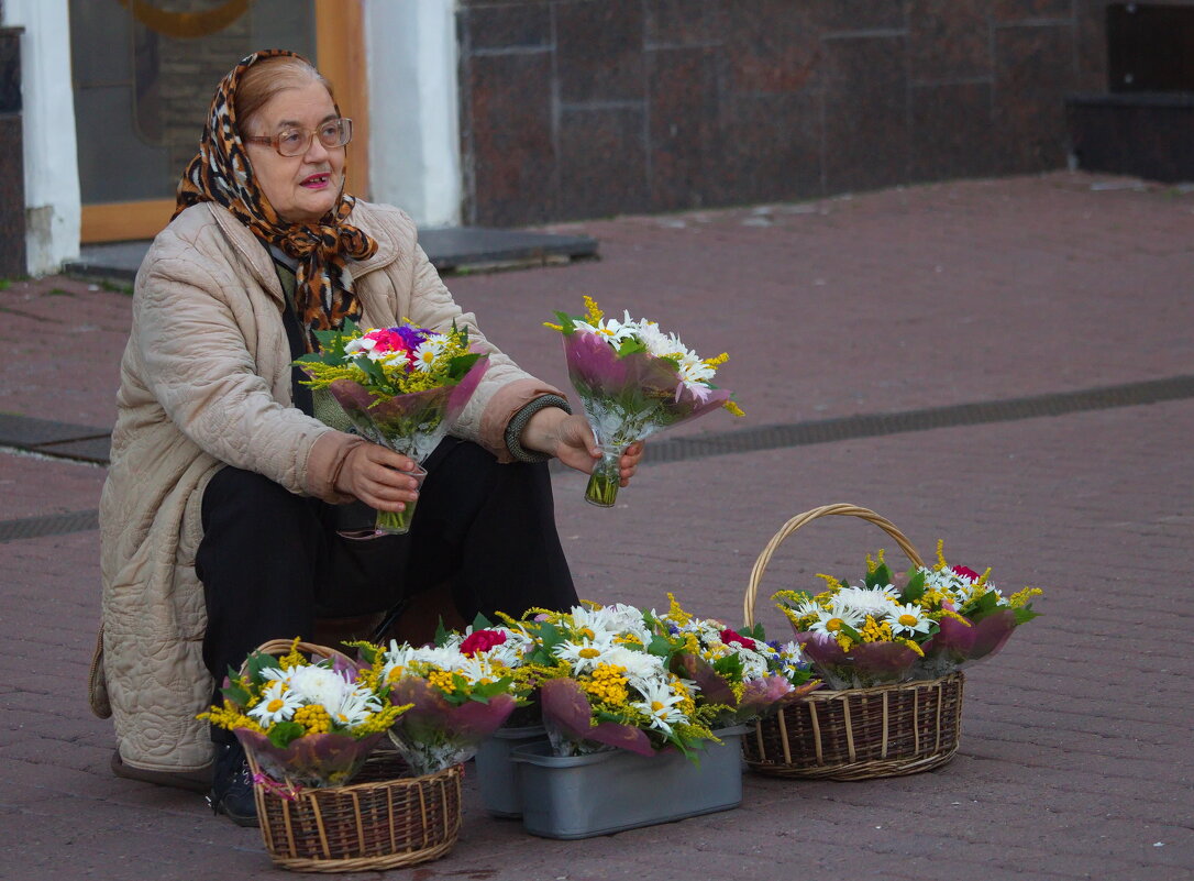 Купите цветочки... - leff Postnov