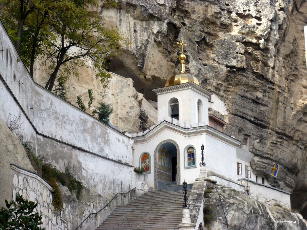 Свято-Успенский пещерный монастырь - Татьяна Ларионова