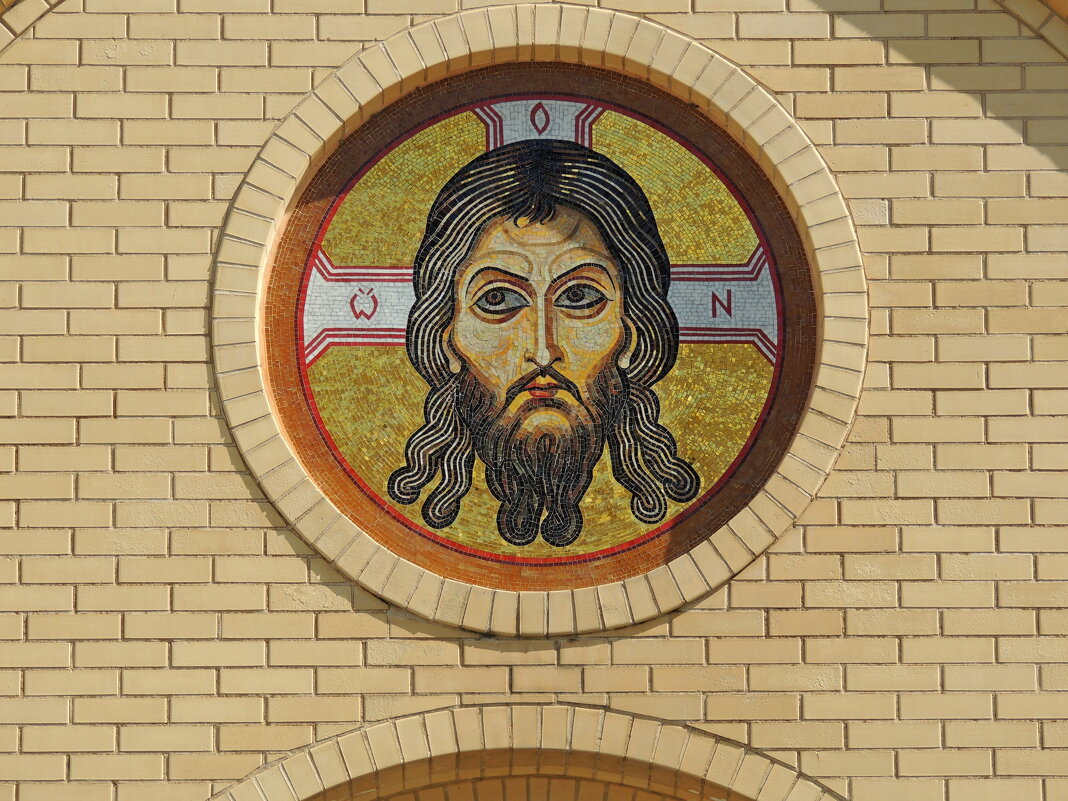 Мозаичный образ Спаса Неруотворного на западном фасаде - Александр Качалин