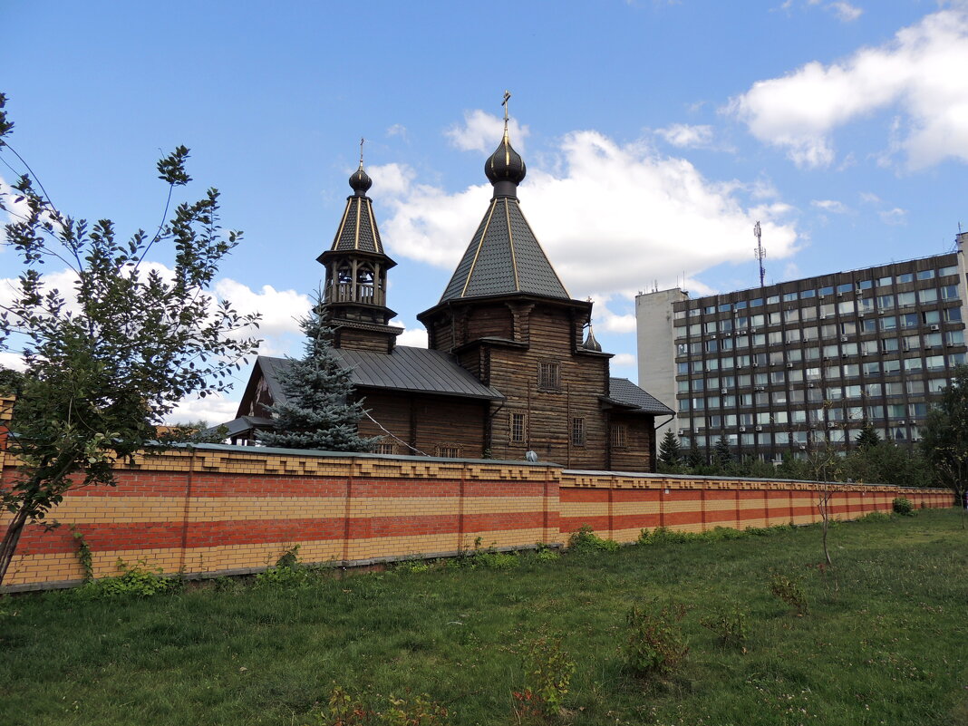 Церковь иконы Божией Матери Троеручица в Орехово-Борисово, в Москве. - Александр Качалин