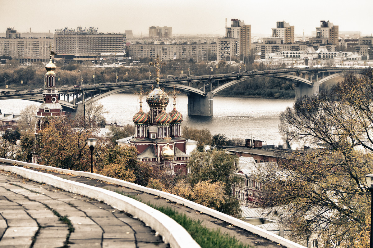 Мост, церковь, тротуар. - Юрий Корсаков