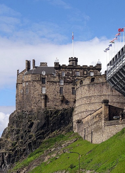 Фрагмент Эдинбургского замка  в столице Шотландии. - Ольга 