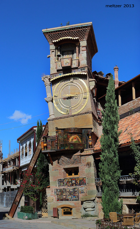 часы с боем на башне театра марионеток - meltzer 