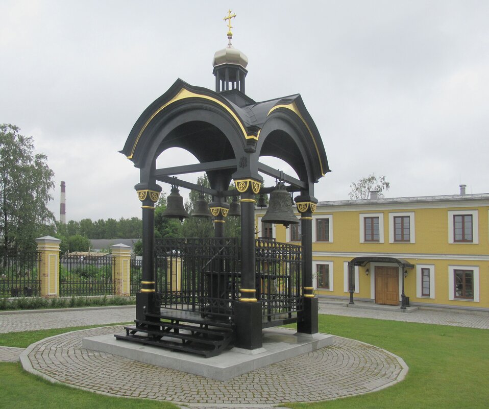 Звонница рядом с храмом Святой Троицы - Елена Павлова (Смолова)