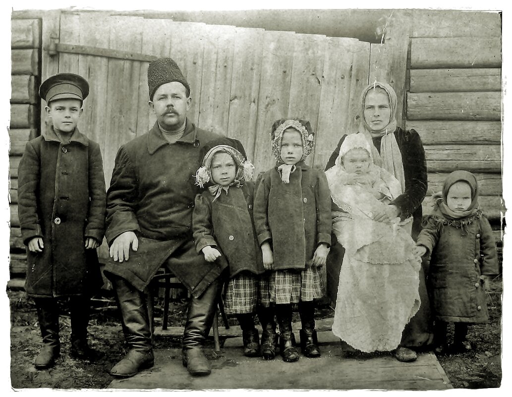 Кимрский сапожник с семьёй. Музейное фото - Евгений Кочуров