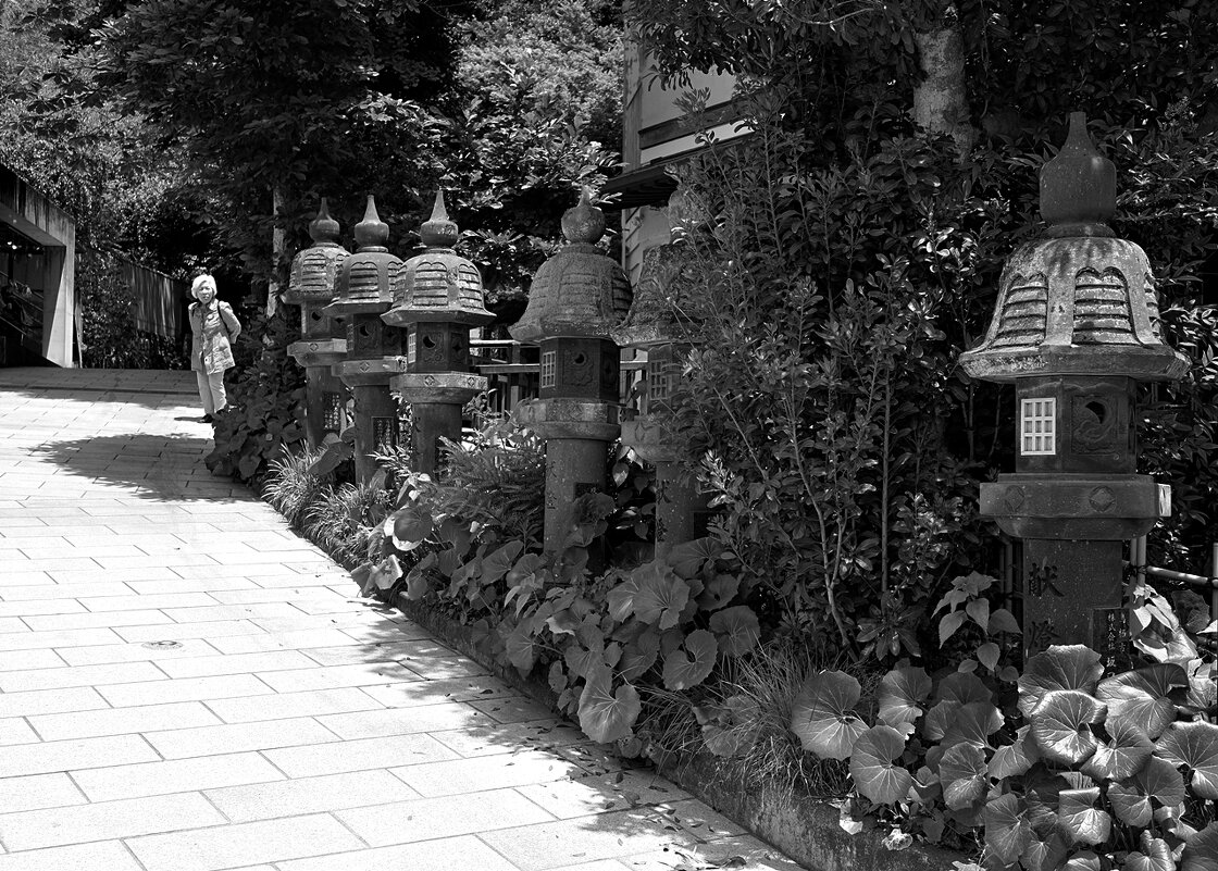 Япония, храмовый комплекс Nanzoin каменные фонари Торо - wea *