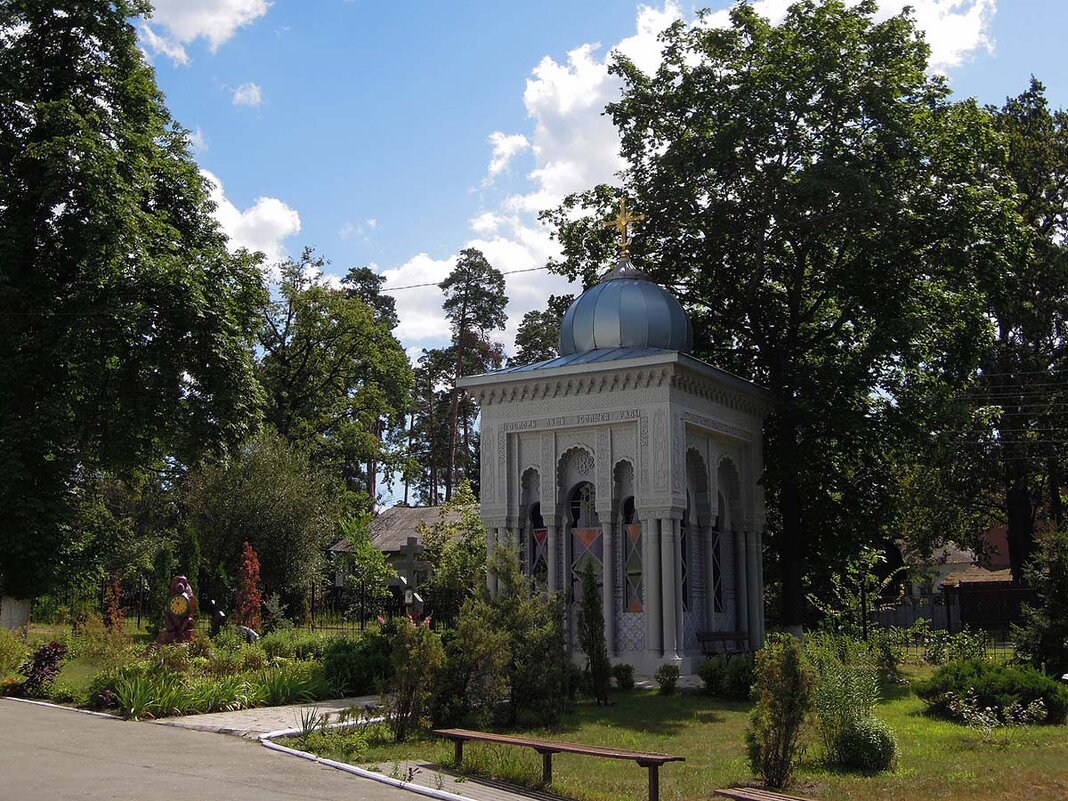 Часовня-усыпальница и кладбище священников у храма в Пуще-Водице - Тамара Бедай 