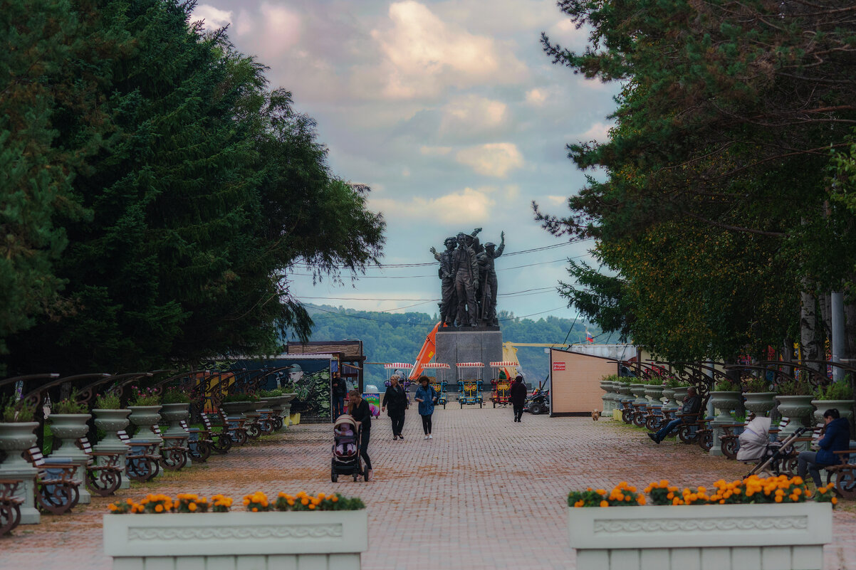 По алее к Амуру. - Виктор Иванович Чернюк