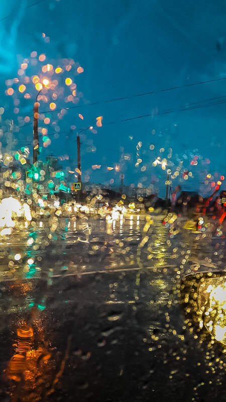 Льет дождь, импрессионизмом размывая  пейзаж  за окном лобового стекла...) - Надежда 