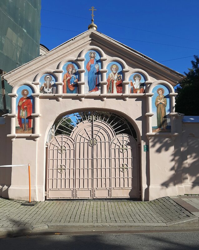 Ворота монастыря - Елена Павлова (Смолова)
