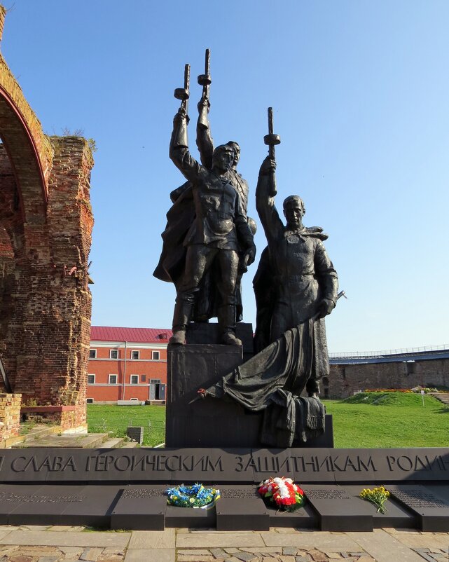 Памятник защитникам крепости в Иоанновском соборе - Вера Щукина