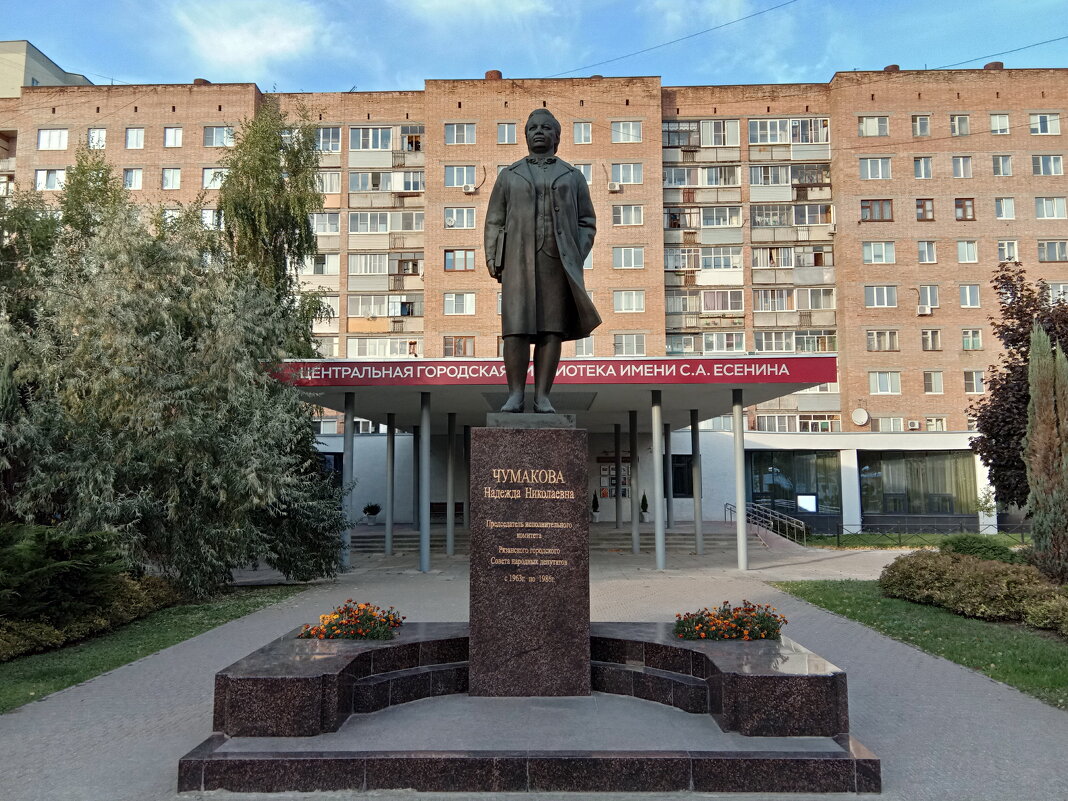 Памятник Н.Н.Чумаковой - Tarka 
