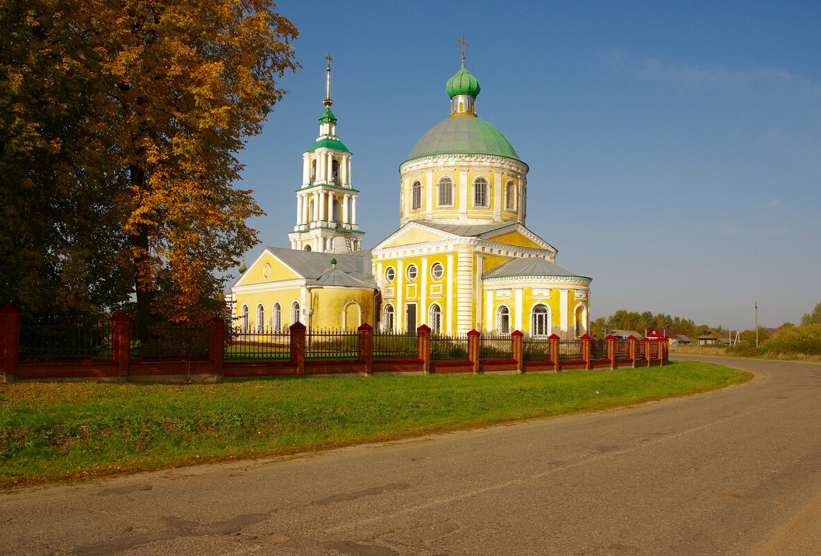 Дороги Ярославской области.Никольская церковь в селе Копнино. - Сергей Моченов