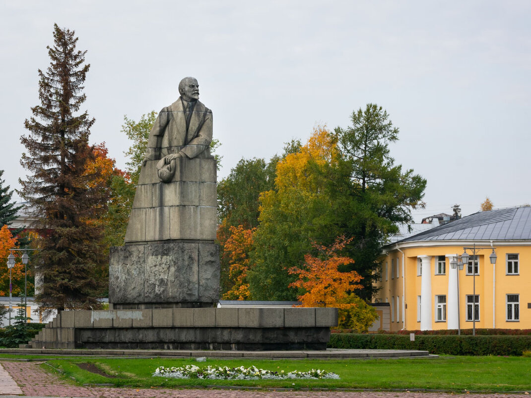 Ленин с ушанкой - Роман никандров