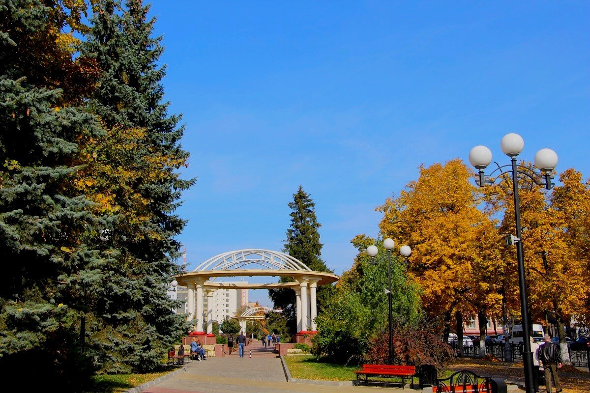 По осеннему городу гуляет октябрь и я - Надежд@ Шавенкова