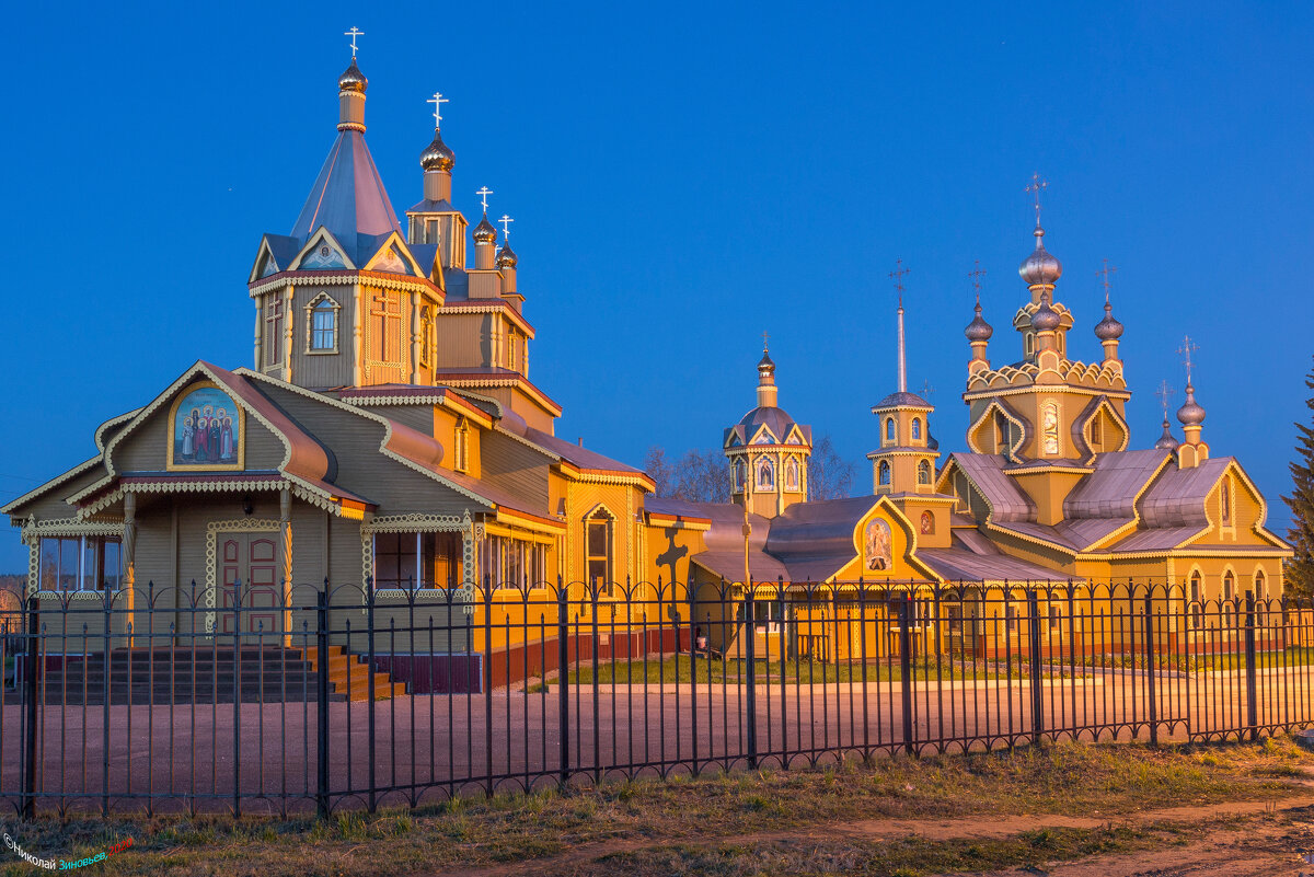 Храмовый комплекс. Церкви преподобного Серафима Саровского и Жён-мироносиц в Сосногорске. - Николай Зиновьев