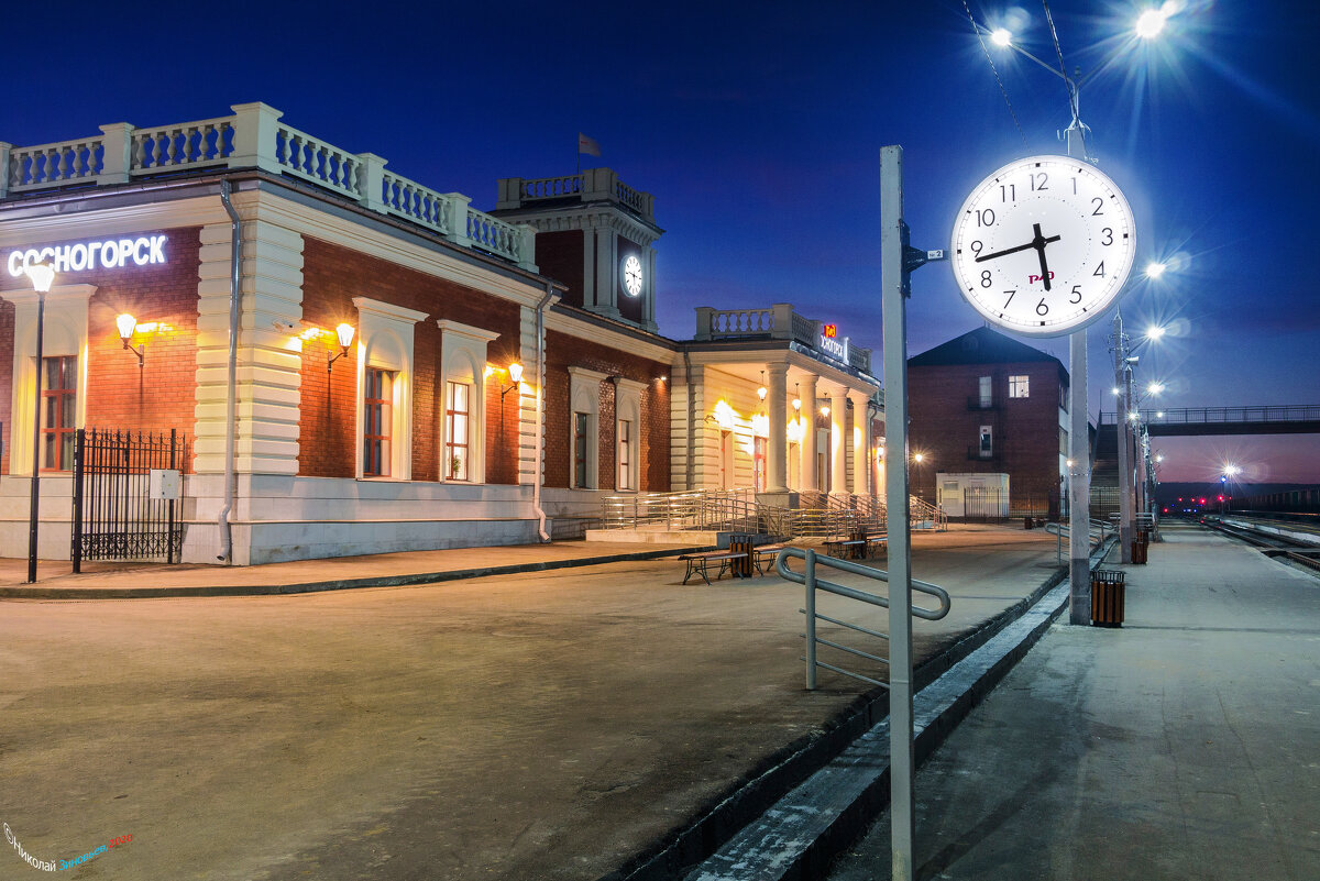 Новое здание вокзала на станции Сосногорск, вид с перрона. - Николай Зиновьев