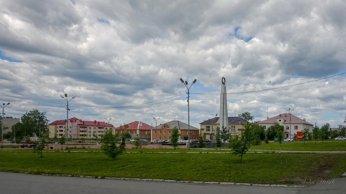 У площади Славы - Николай Гирш