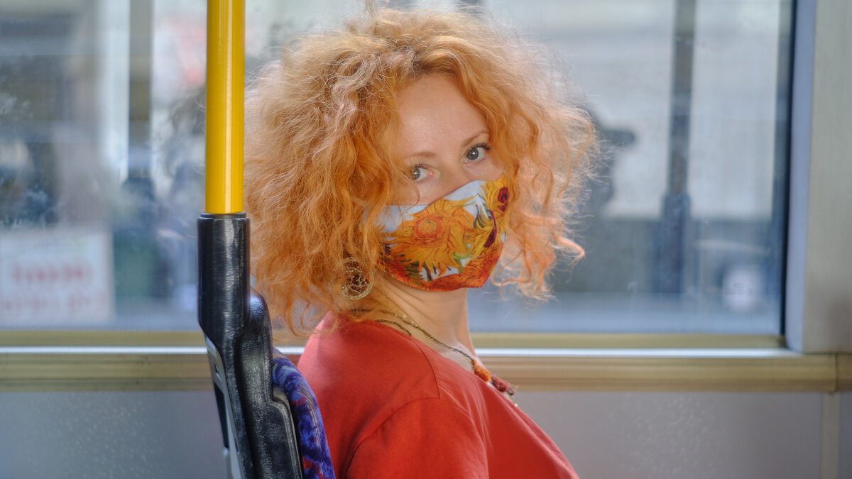 Red woman in the bus - Maxim Polak