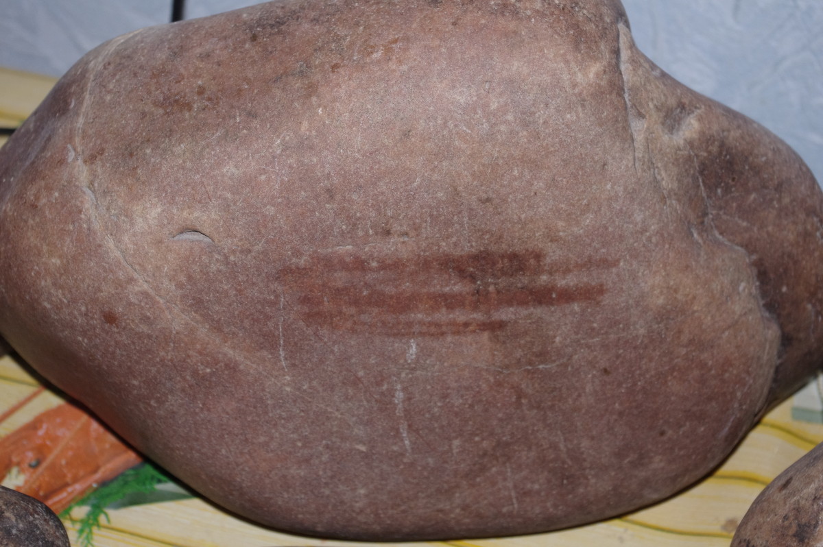 Камень из степей Башкирии со знаком пикирующий сокол-древне сарматский герб - Равиль Хакимов