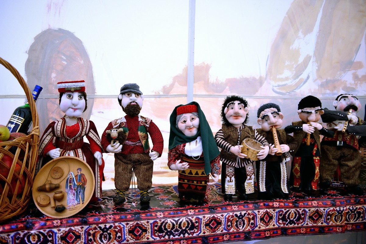 Армянские куклы. - Геннадий Оробей