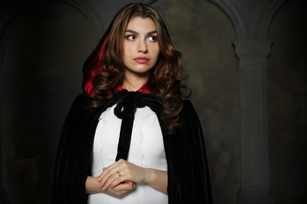 Beautiful maiden and a vampire - Ольга Волшебная