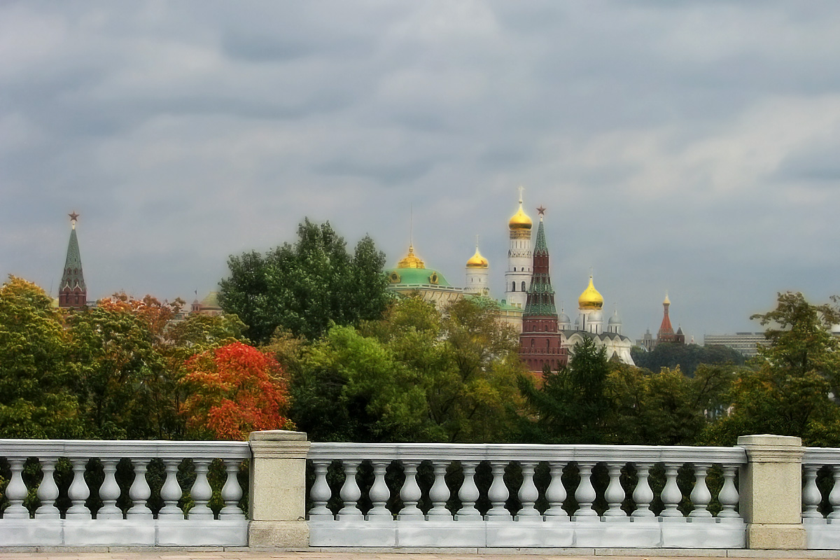 Вид на Кремль со стороны Храма Христа Спасителя. Осень. - Светлана Шестова